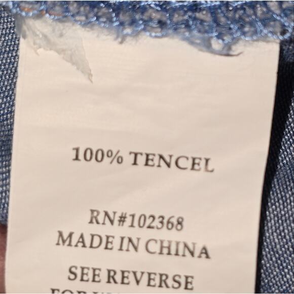 Club Z Collection Blue Chambray V Neck Pintuck Button Front Tunic Top Plus Sz 2X - Picture 6 of 7